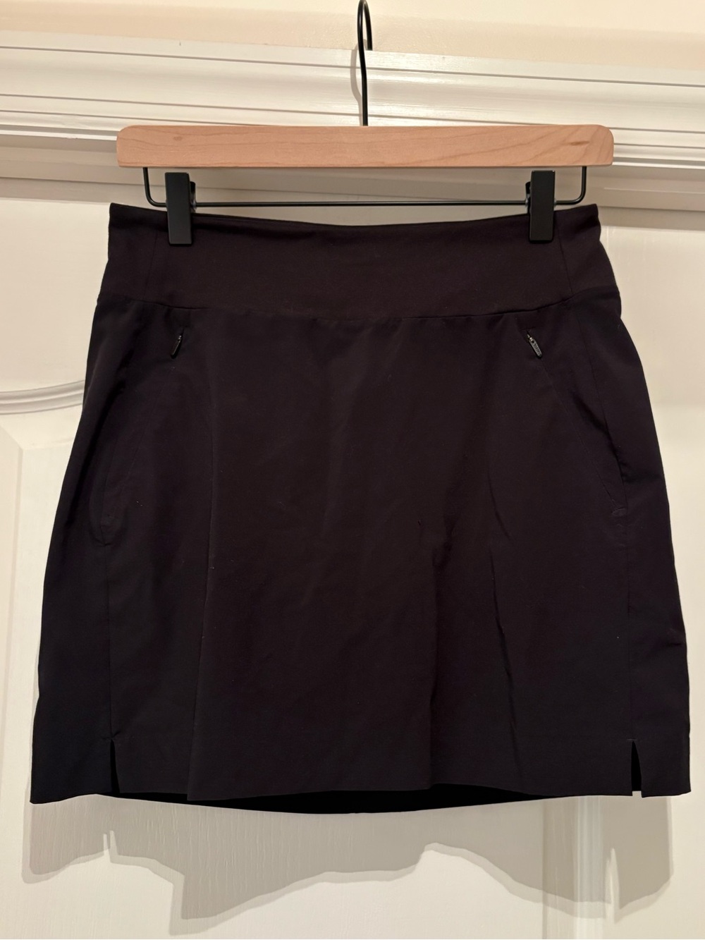 Women’s Athleta black SoHo Skort size 2